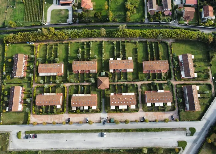 Apuane アパートホテル チンカレ